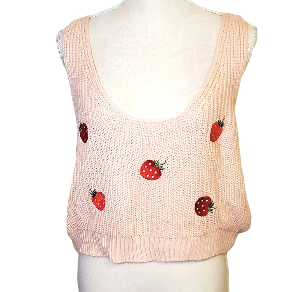 SHEIN CURVE | Women's blush pink embroidered strawberries crop tanktop. Size 2XL